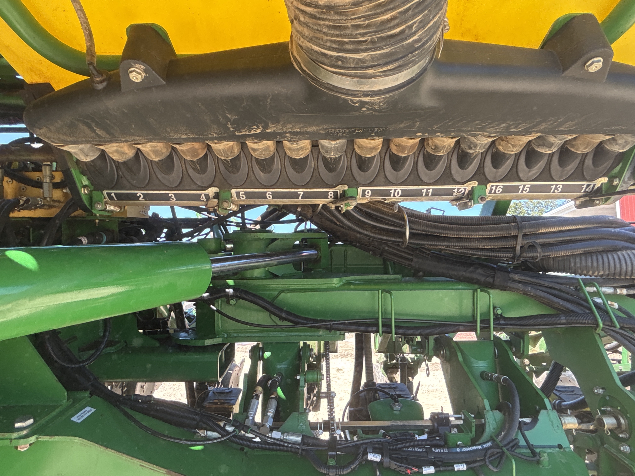 Used 2013 John Deere 1790 Planters: Drawn at Koenig Equipment in Anna, OH - PhotoXL11