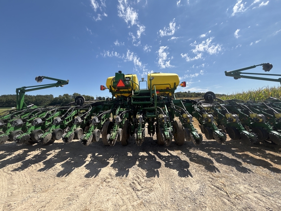 Used 2013 John Deere 1790 Planters: Drawn at Koenig Equipment in Anna, OH - Photo3