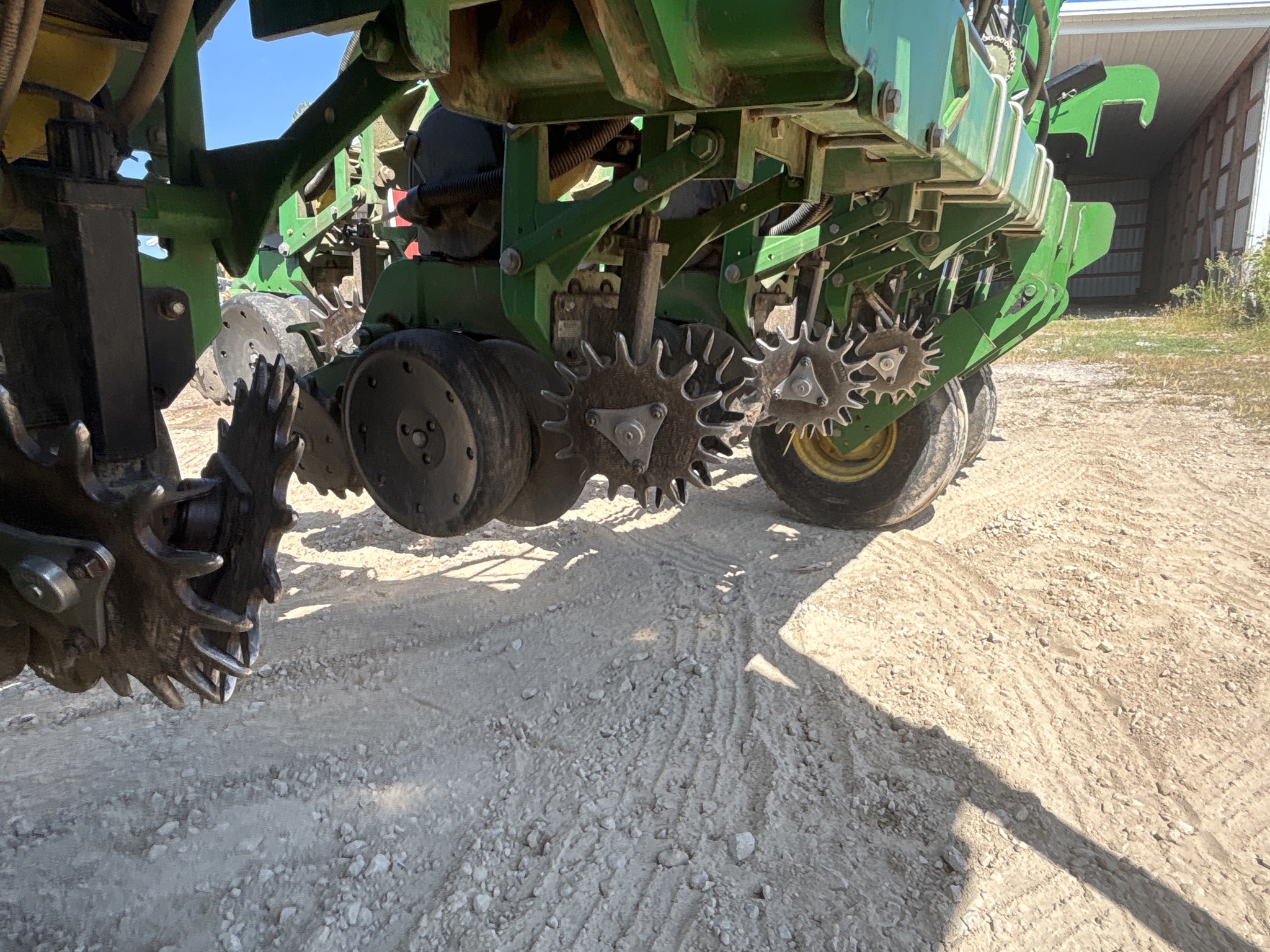 Used 2013 John Deere 1790 Planters: Drawn at Koenig Equipment in Anna, OH - PhotoXL20