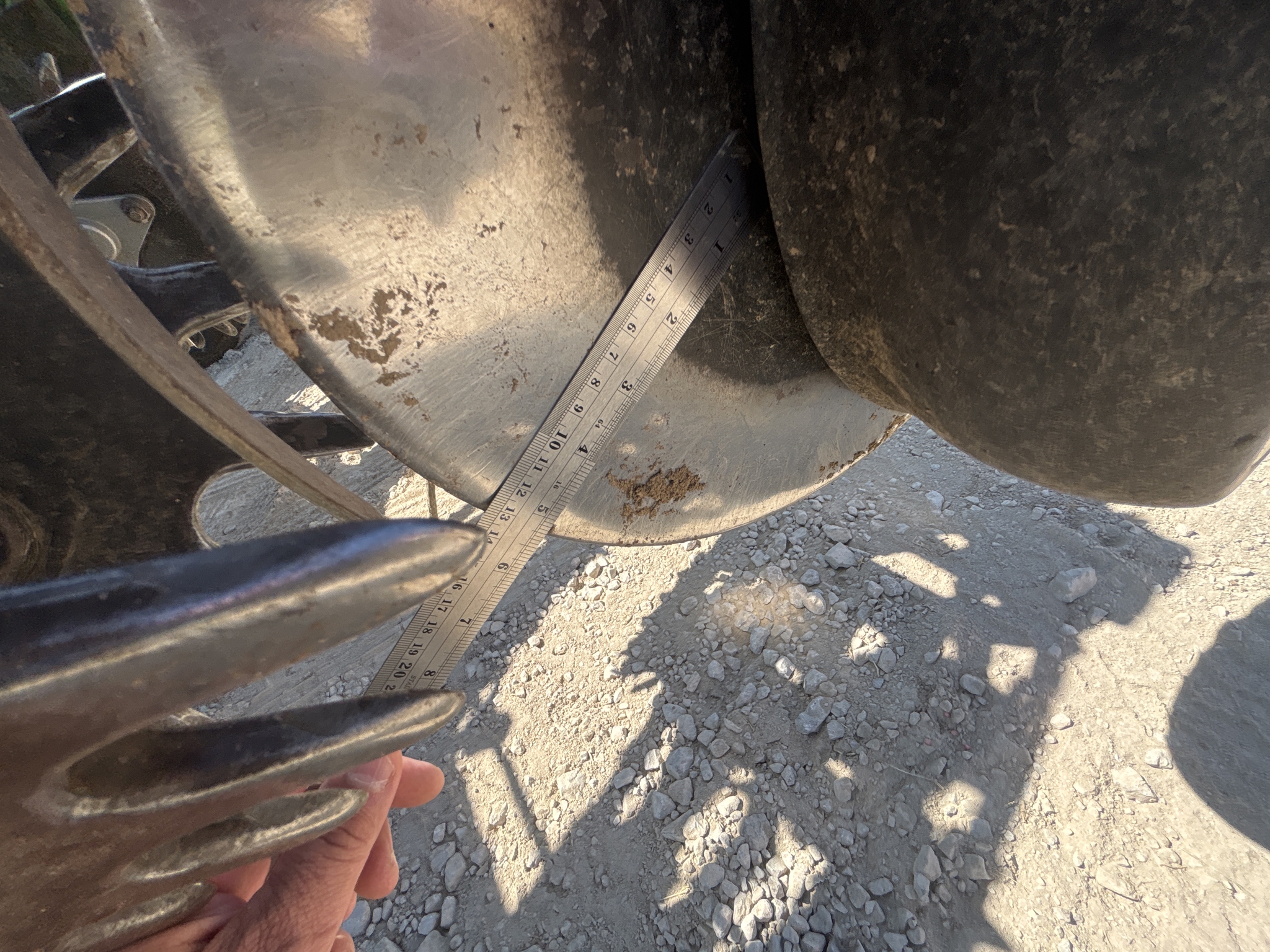 Used 2013 John Deere 1790 Planters: Drawn at Koenig Equipment in Anna, OH - PhotoXL23