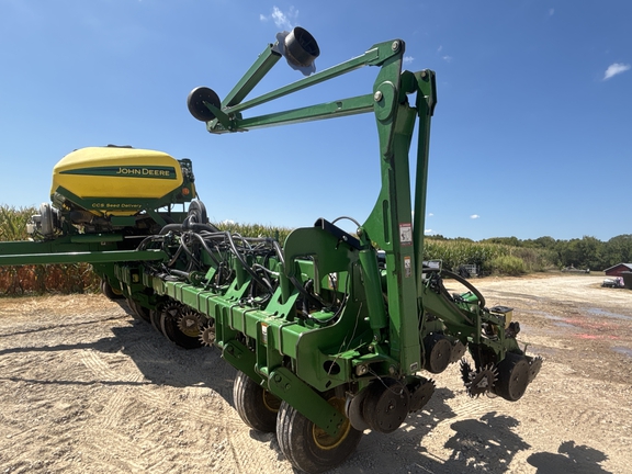 Used 2013 John Deere 1790 Planters: Drawn at Koenig Equipment in Anna, OH - Photo4