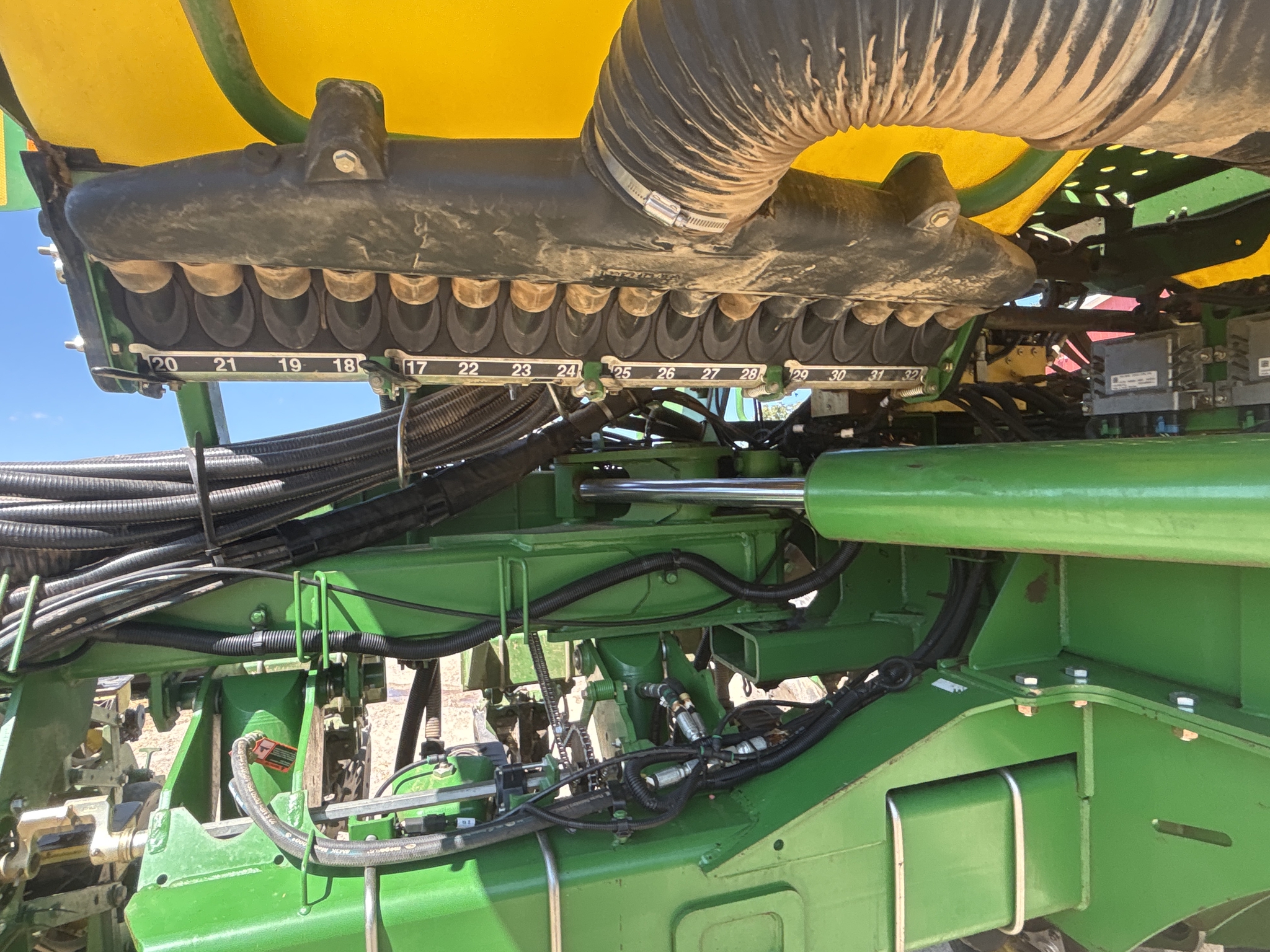 Used 2013 John Deere 1790 Planters: Drawn at Koenig Equipment in Anna, OH - PhotoXL30
