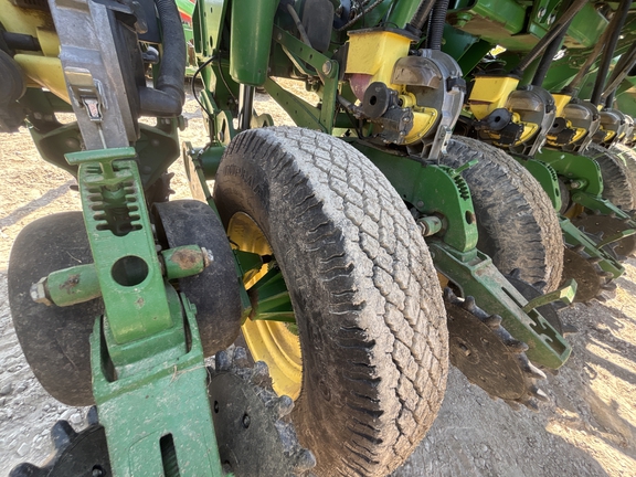 Used 2013 John Deere 1790 Planters: Drawn at Koenig Equipment in Anna, OH - Photo44