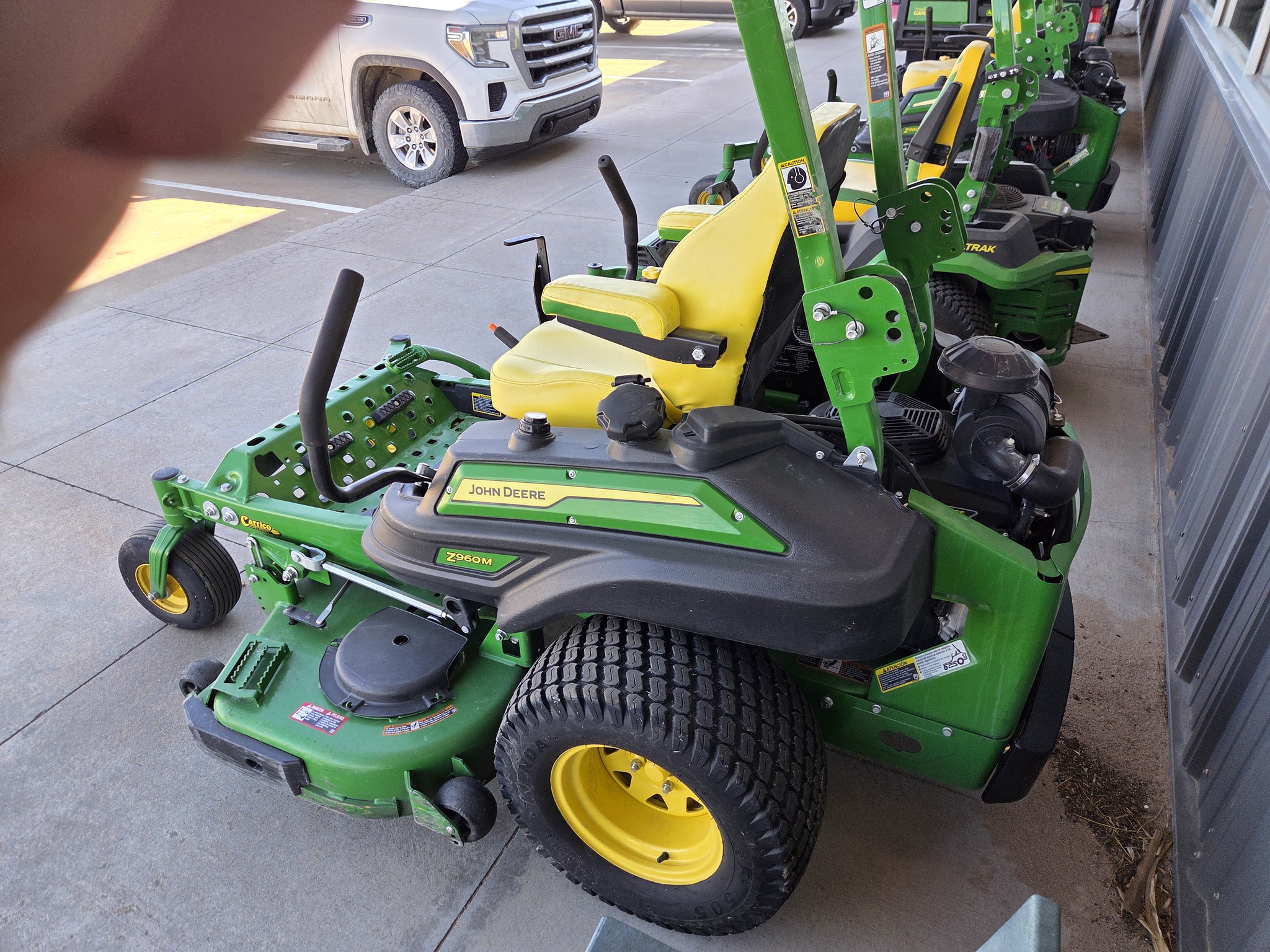 2025 John Deere Z960M Image 4