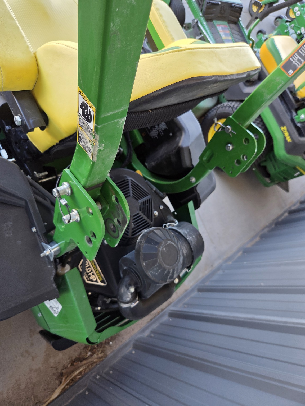 2025 John Deere Z960M Image 7