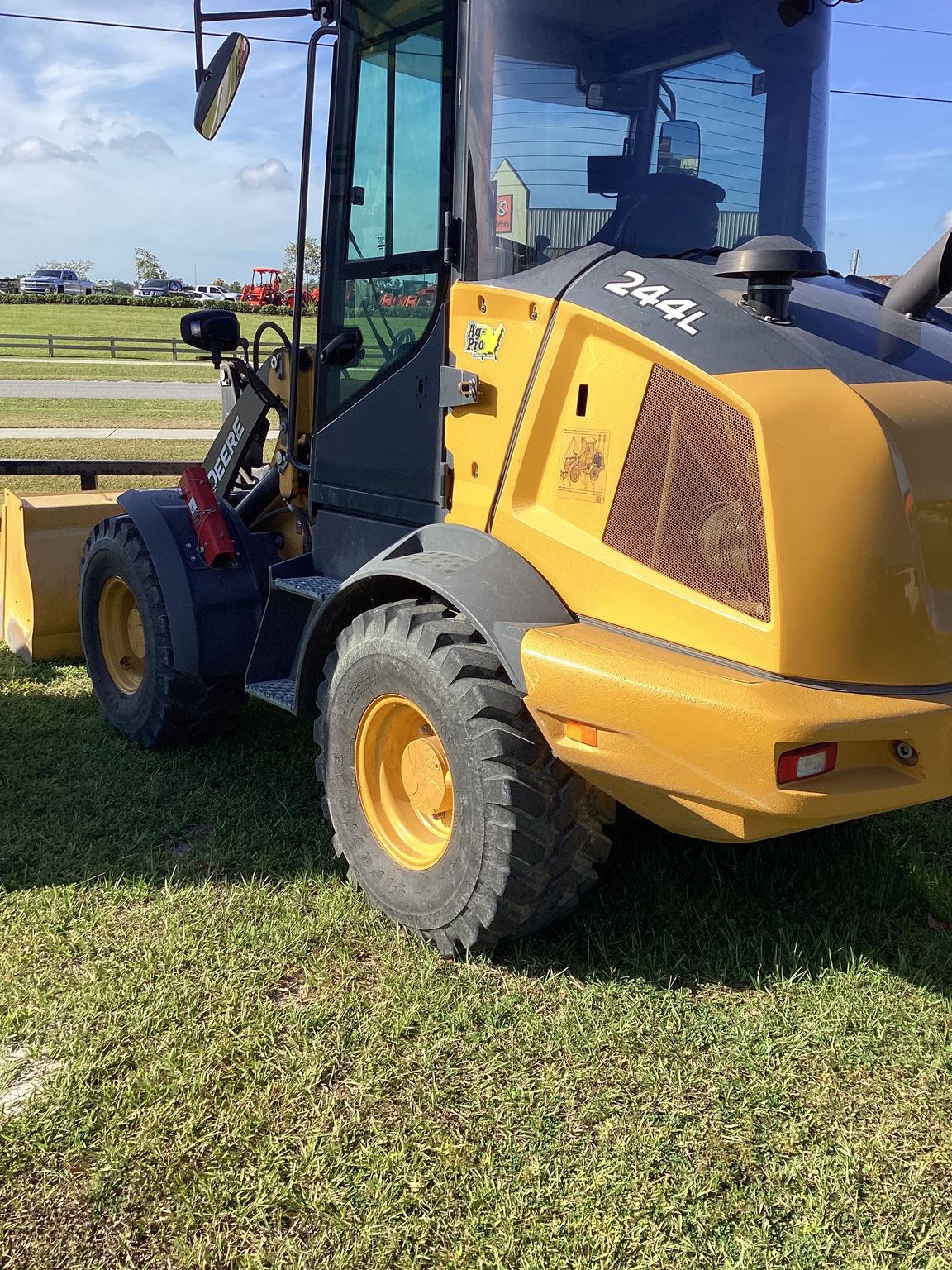 2020 John Deere 244L Image 4
