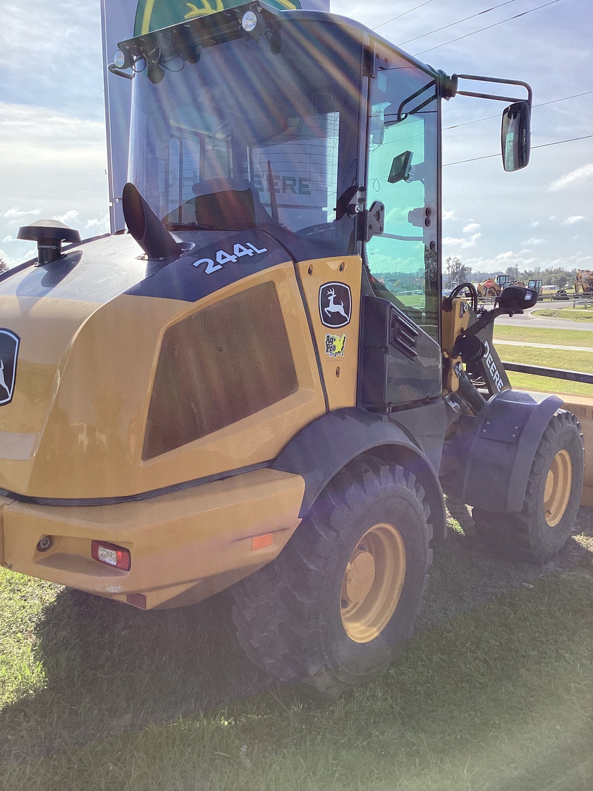 2020 John Deere 244L Image 5
