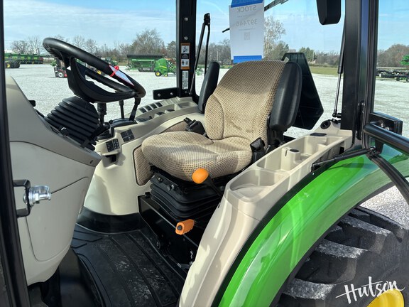 Photo of 2024 John Deere 3046R