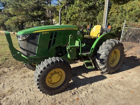 2015 John Deere 5085E-2