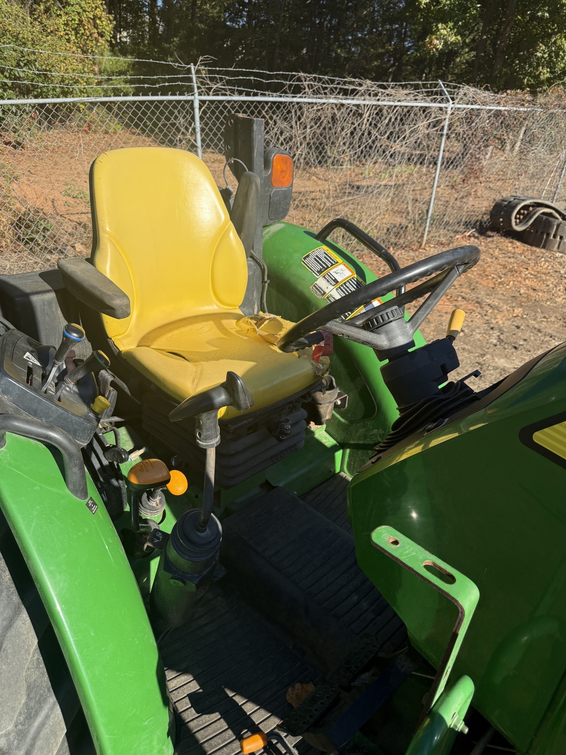 2015 John Deere 5085E Image 4