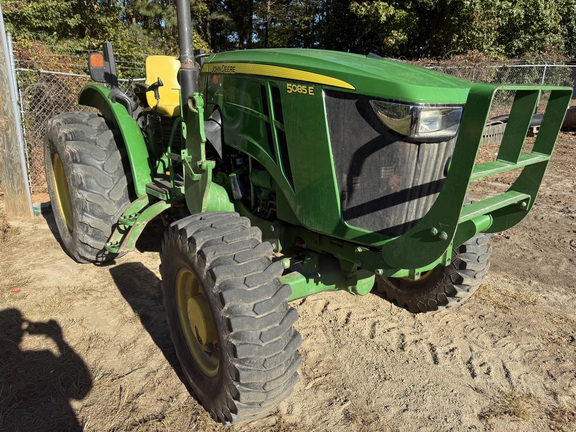 2015 John Deere 5085E-3