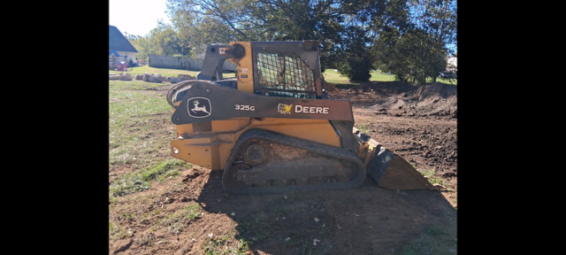 2022 John Deere 325G Image 4