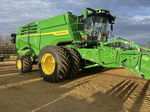 Used 2025 John Deere X9 1100 Combines at Horizon Ag & Turf in High Prairie, AB - Photo3