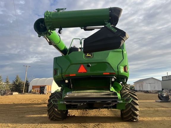 Used 2025 John Deere X9 1100 Combines at Horizon Ag & Turf in High Prairie, AB - Photo8