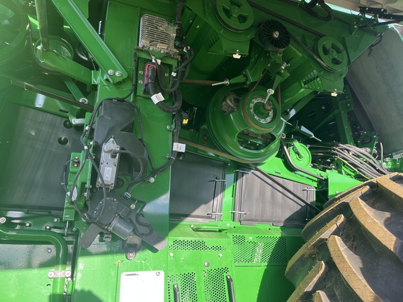 Used 2025 John Deere X9 1100 Combines at Horizon Ag & Turf in High Prairie, AB - Photo15