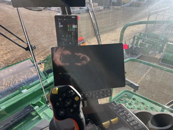 Used 2025 John Deere X9 1100 Combines at Horizon Ag & Turf in High Prairie, AB - Photo20
