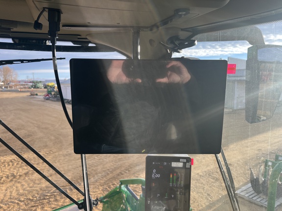 Used 2025 John Deere X9 1100 Combines at Horizon Ag & Turf in High Prairie, AB - Photo22