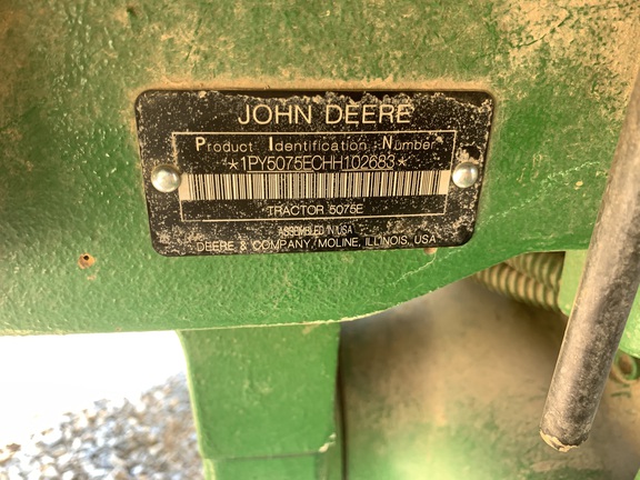 2017 John Deere 5075E Photo 4