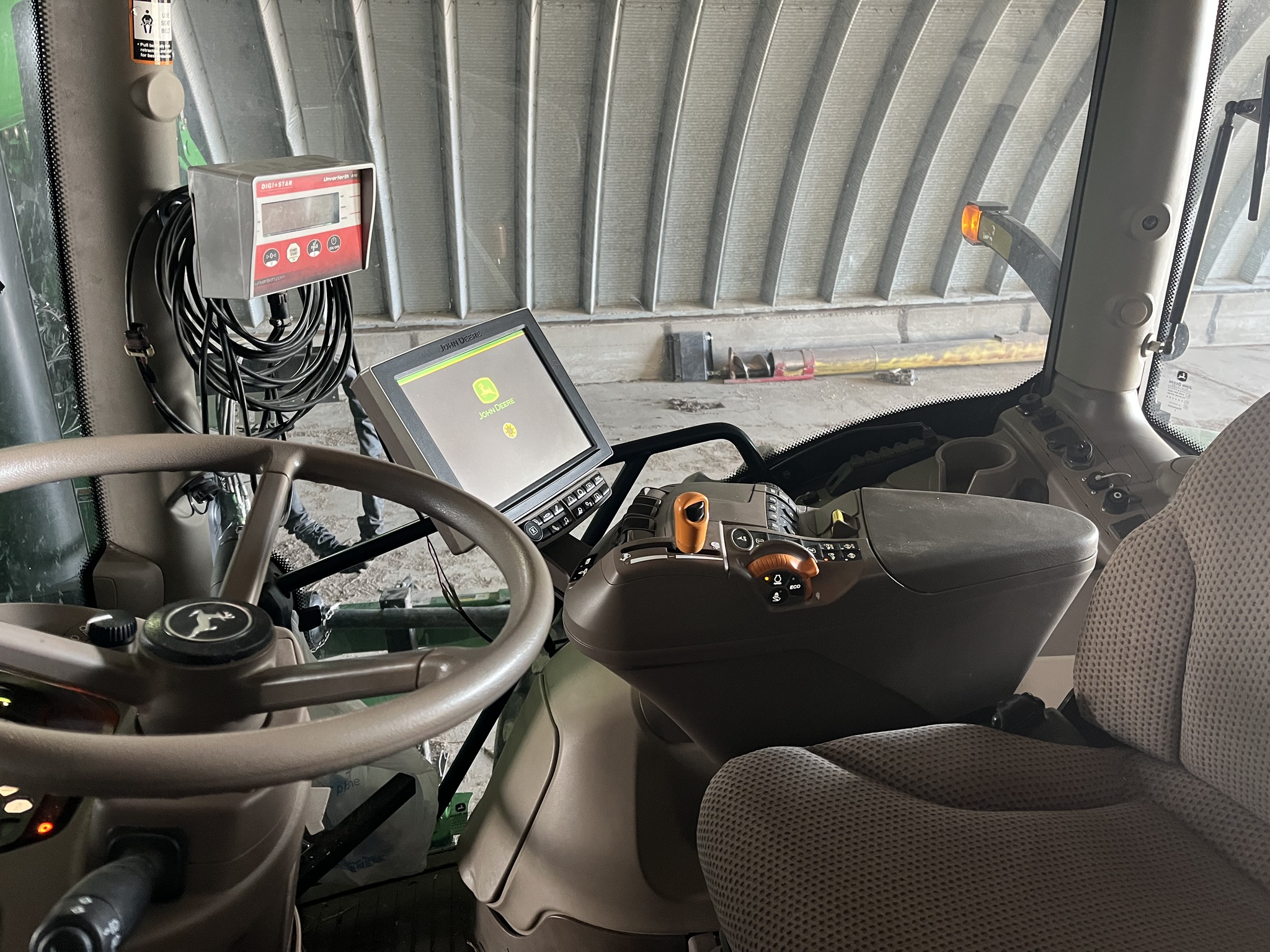 2019 John Deere 6195R Image 2