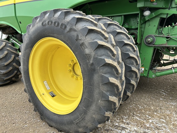 Used 2013 John Deere S670 Combines at Horizon Ag & Turf in Westlock, AB - Photo4