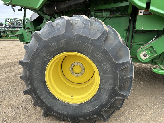 Used 2013 John Deere S670 Combines at Horizon Ag & Turf in Westlock, AB - Photo5