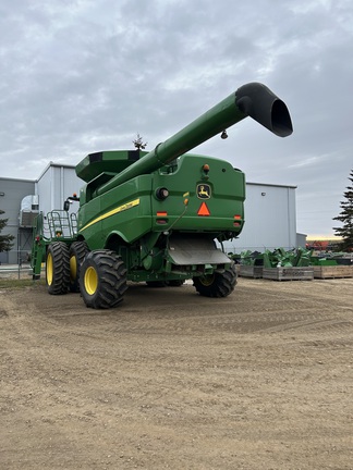 Used 2013 John Deere S670 Combines at Horizon Ag & Turf in Westlock, AB - Photo11