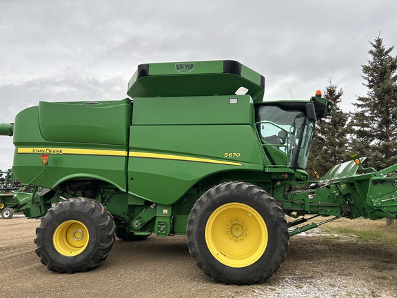 Used 2013 John Deere S670 Combines at Horizon Ag & Turf in Westlock, AB - Photo10