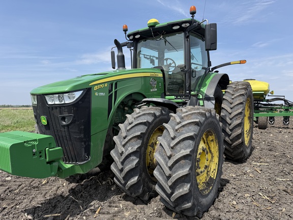  John Deere 8370R