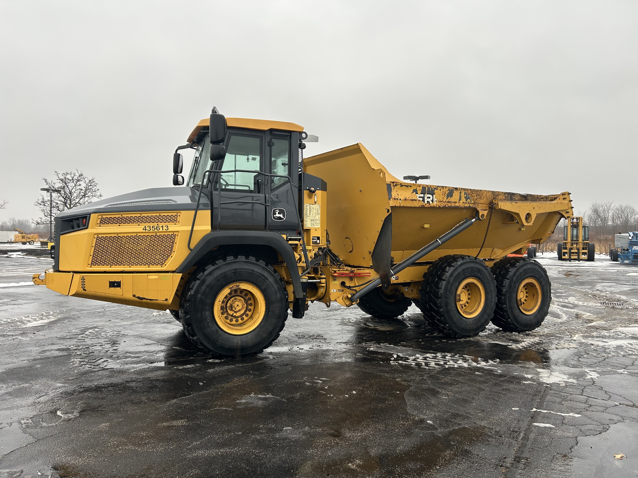 2018 John Deere 260E Image 1