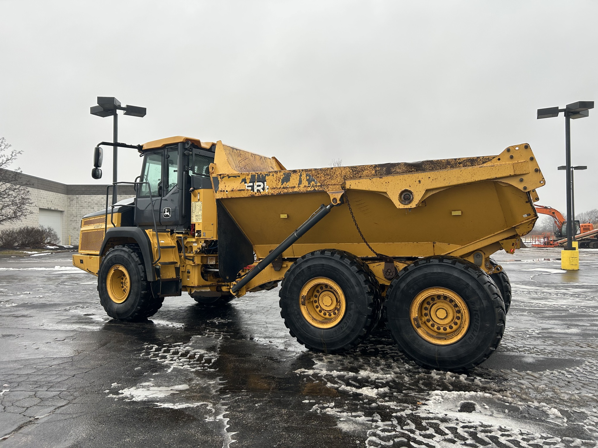 2018 John Deere 260E Image 2