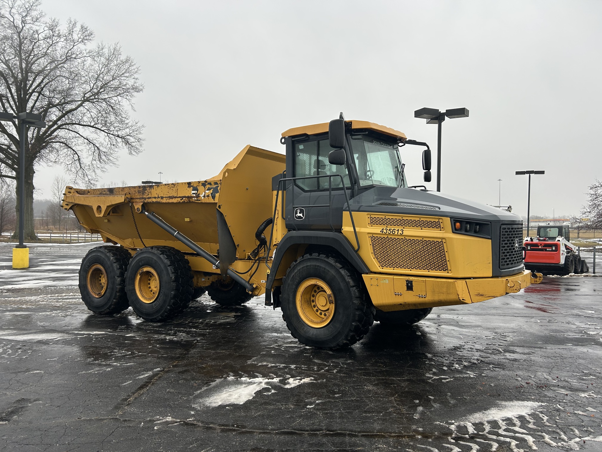 2018 John Deere 260E Image 4