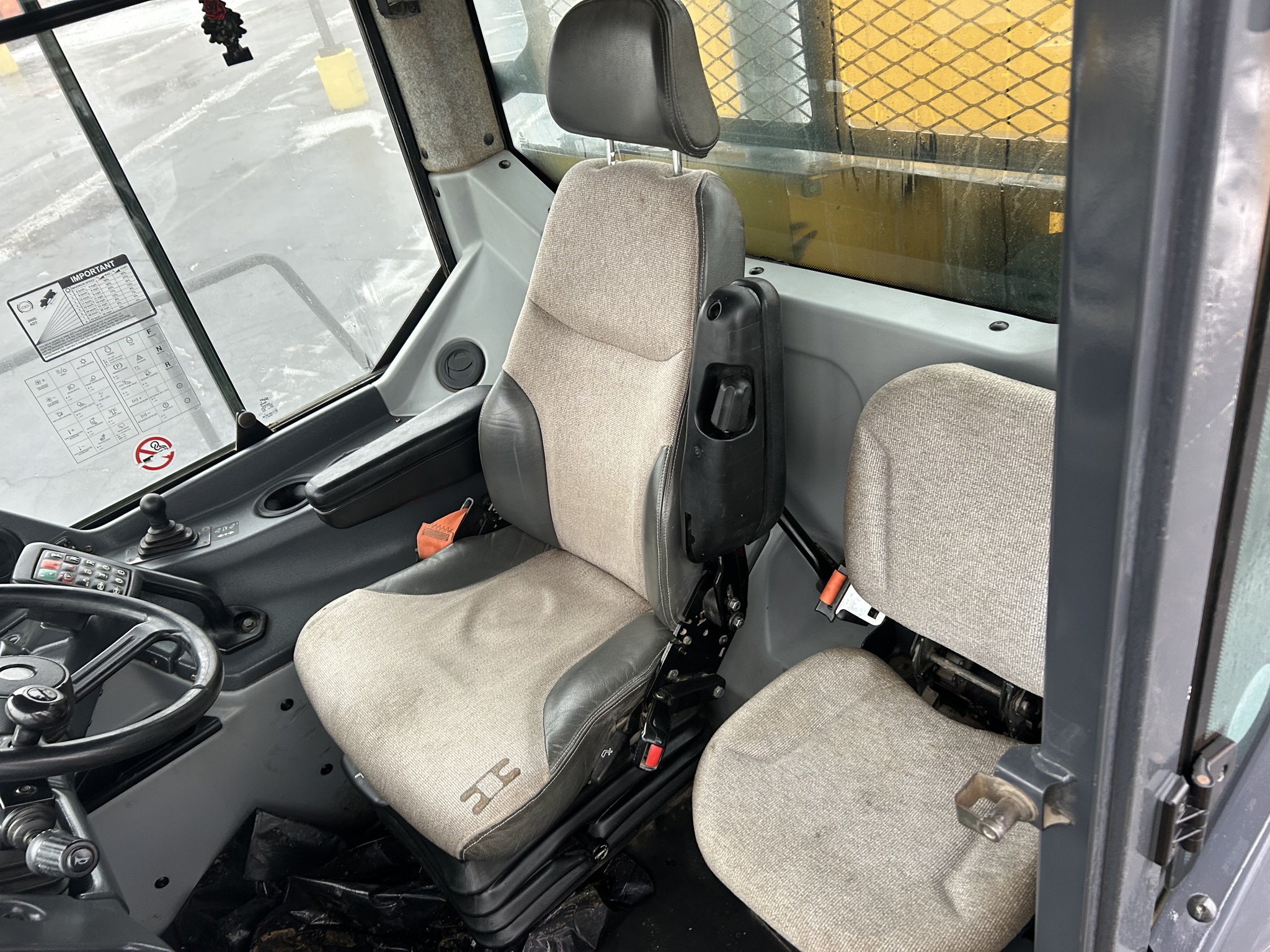 2018 John Deere 260E Image 11
