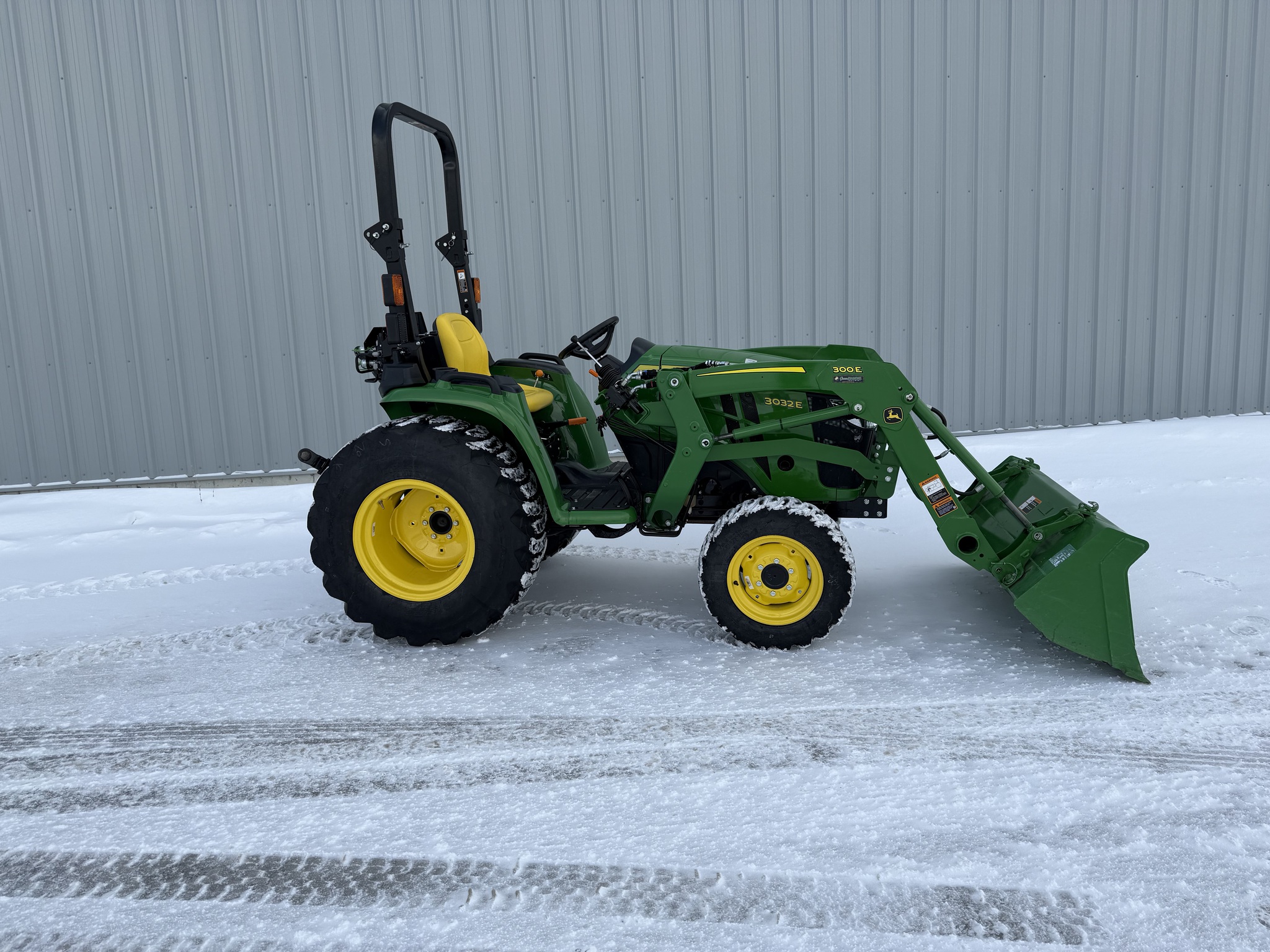 2025 John Deere 3032E Image 1