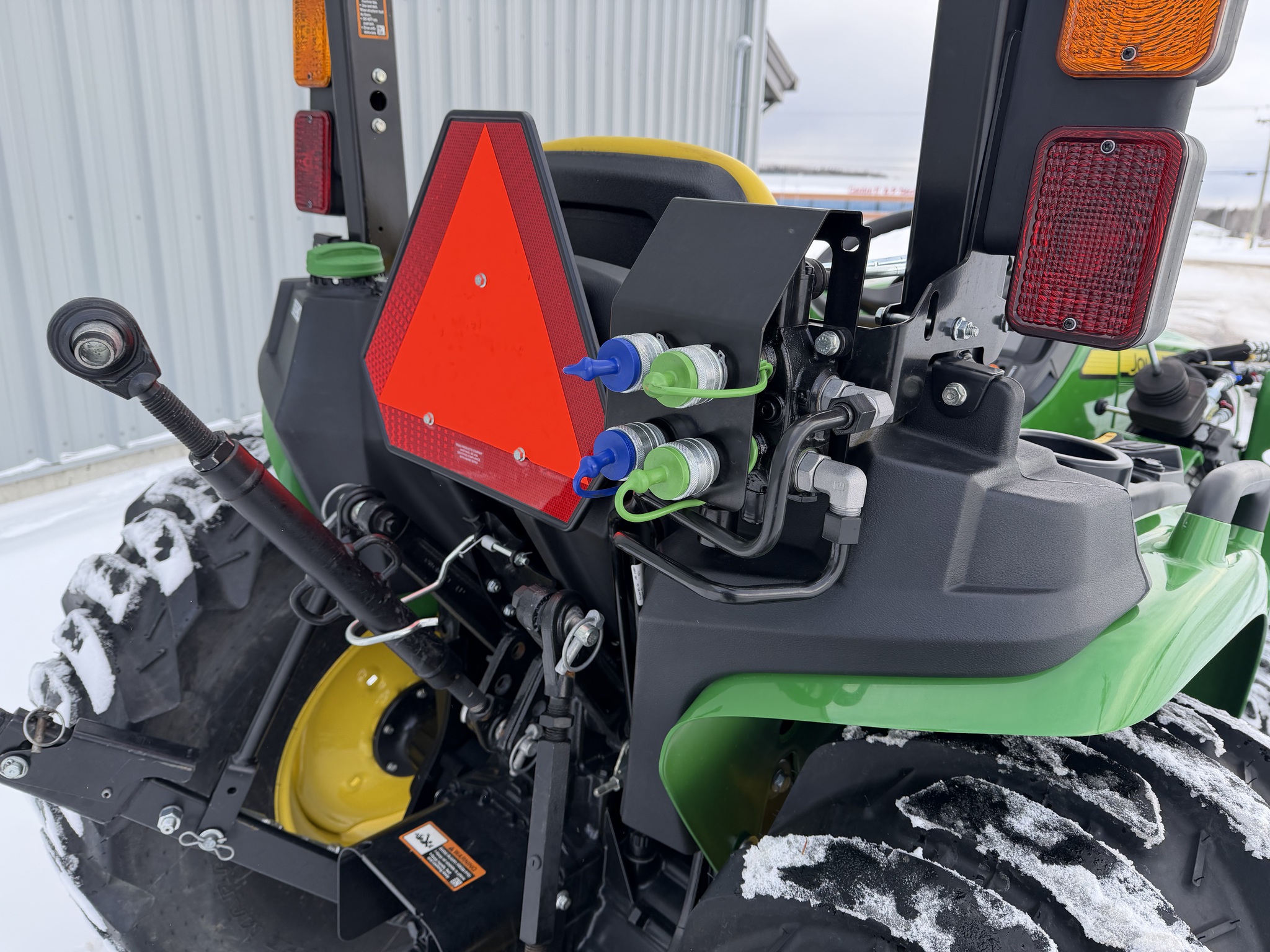 2025 John Deere 3032E Image 11