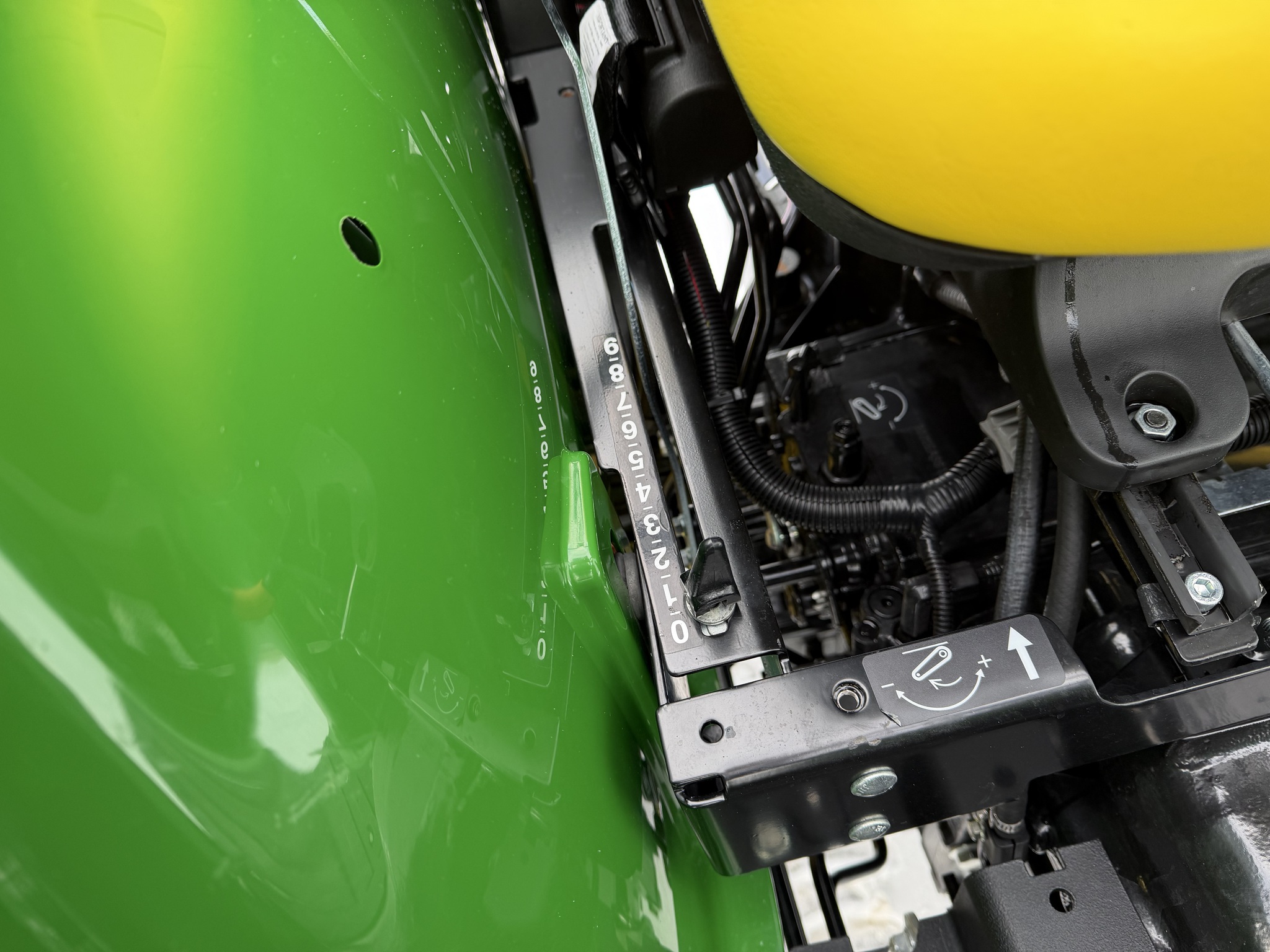 2025 John Deere 3032E Image 18