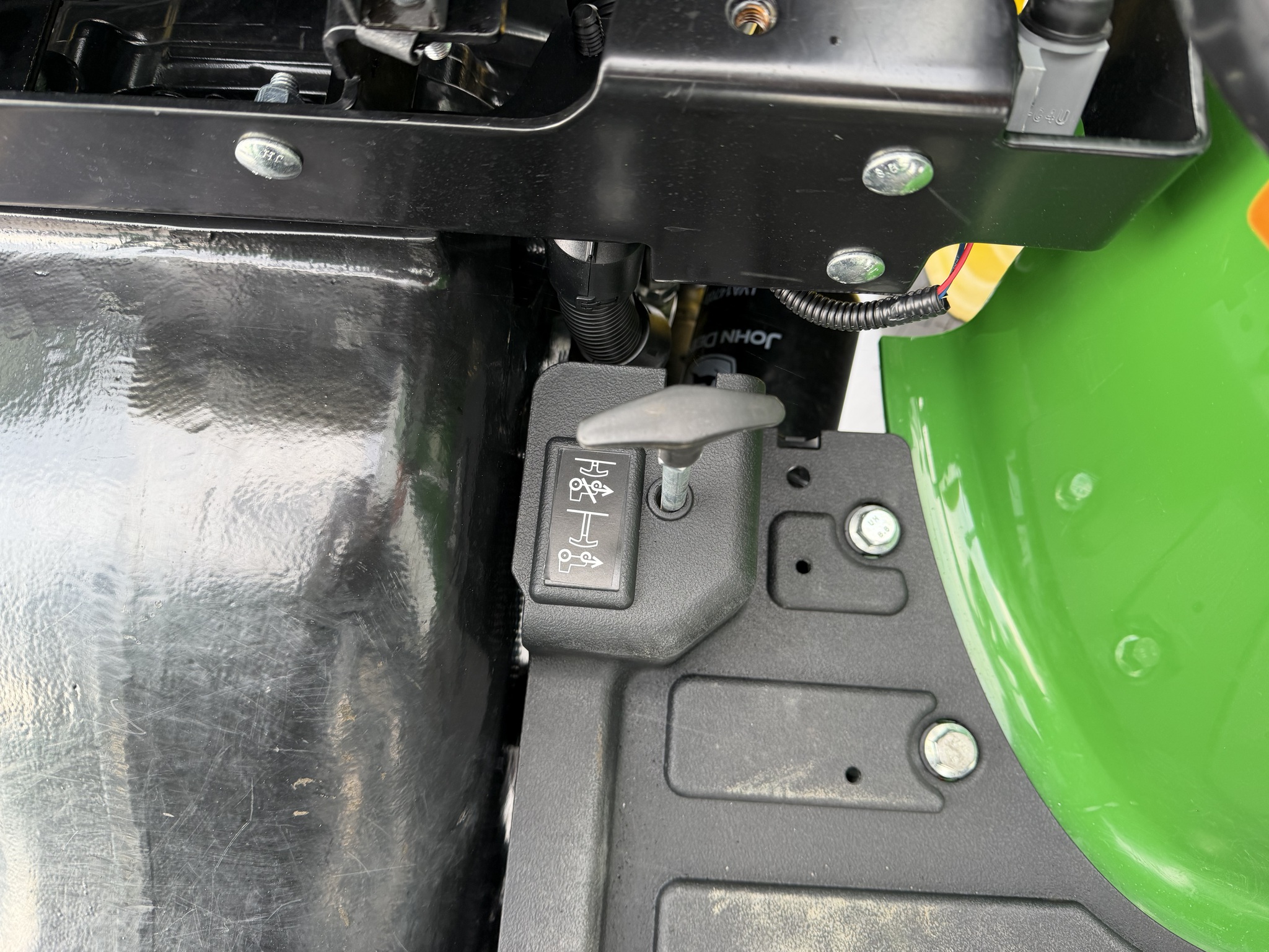 2025 John Deere 3032E Image 17