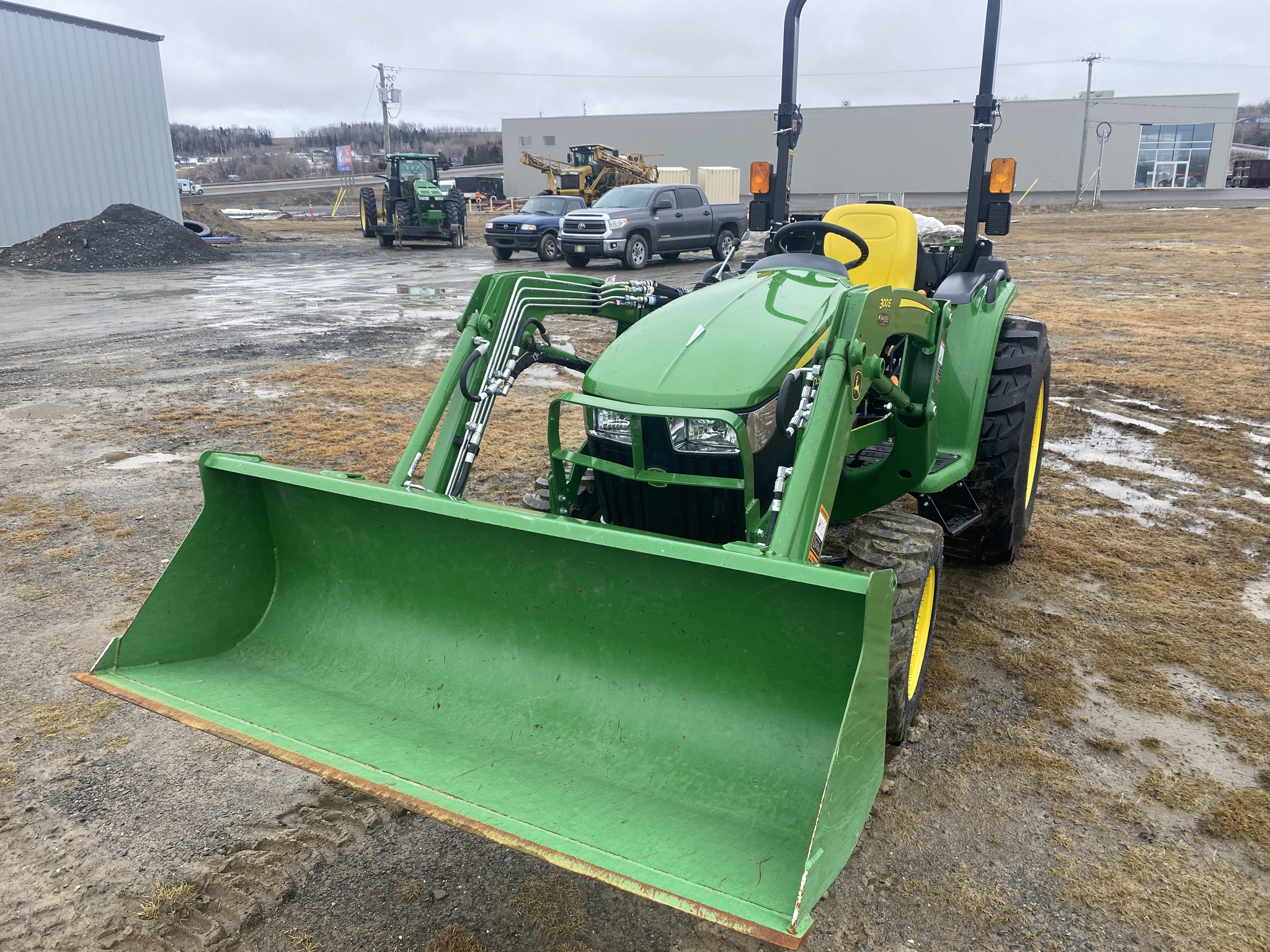 2025 John Deere 3032E Image 13