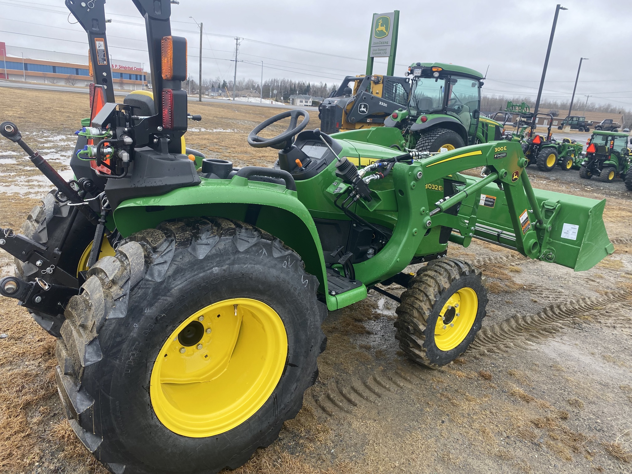 2025 John Deere 3032E Image 12