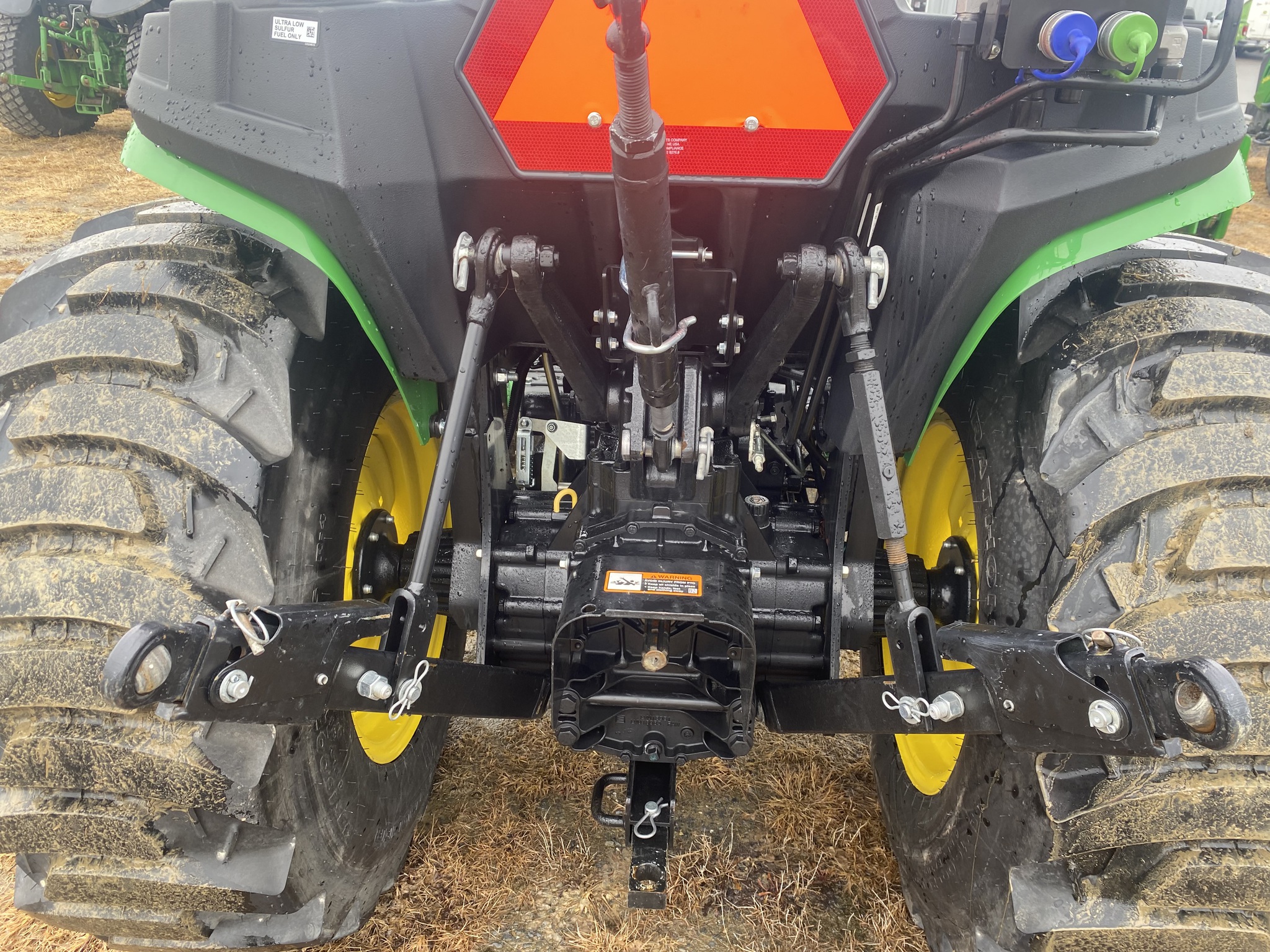 2025 John Deere 3032E Image 10