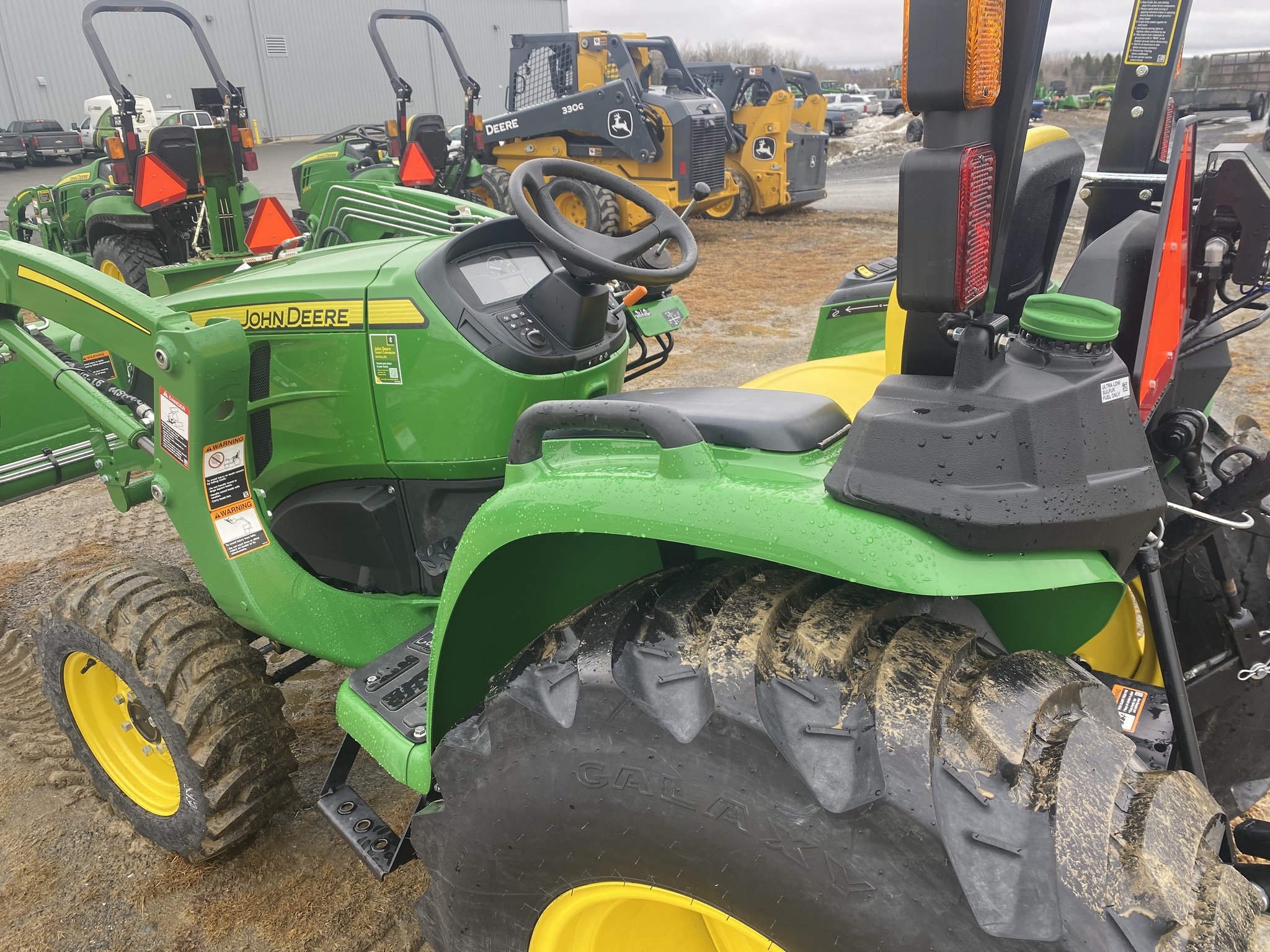 2025 John Deere 3032E Image 11