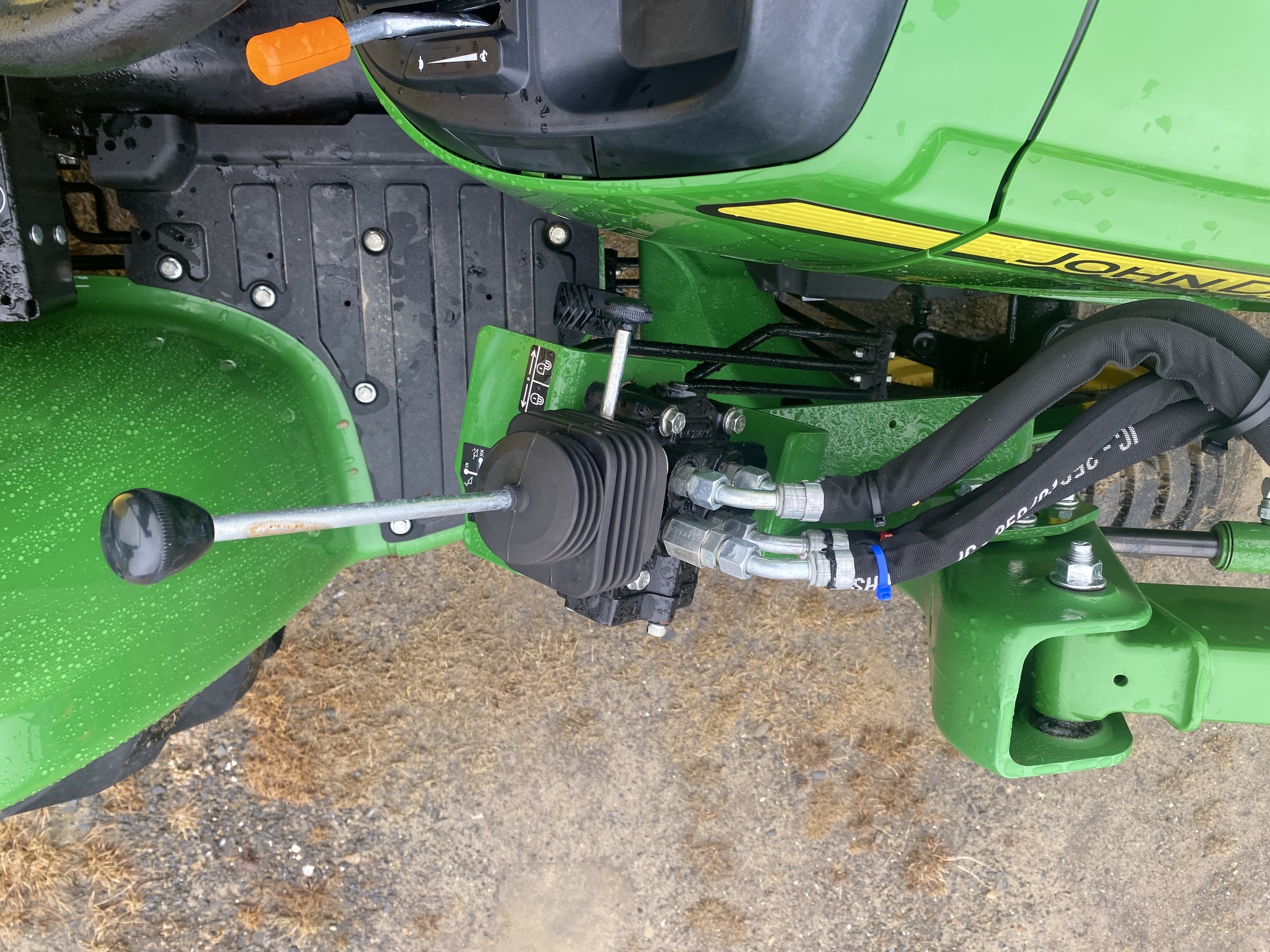 2025 John Deere 3032E Image 4