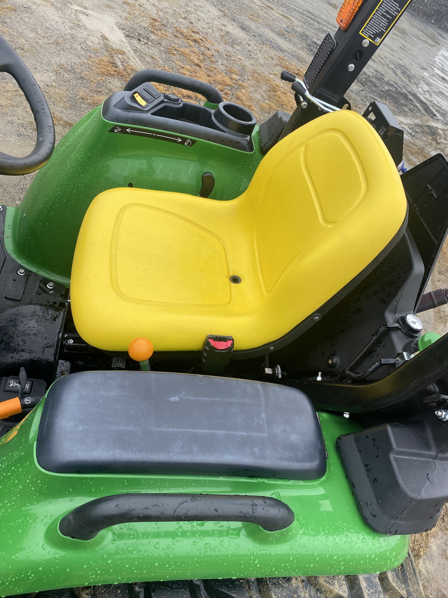 2025 John Deere 3032E Image 6