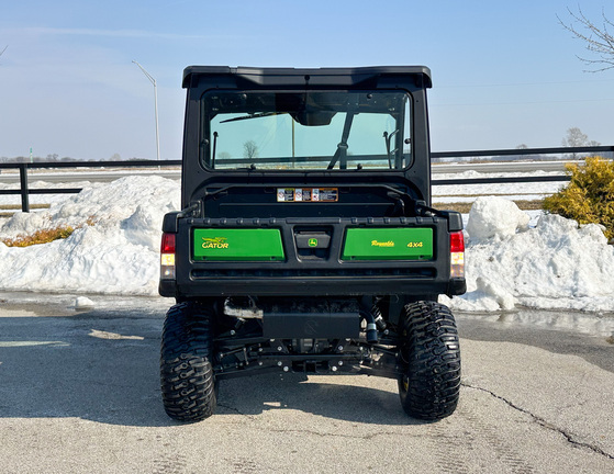 2022 John-Deere 835M