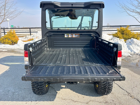 2022 John-Deere 835M