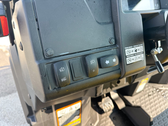 2022 John-Deere 835M