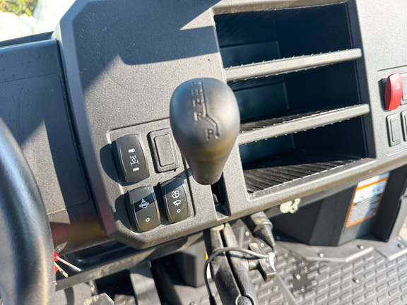 2022 John-Deere 835M