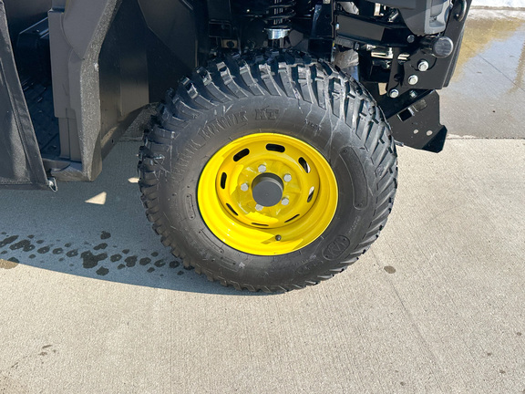 2022 John-Deere 835M