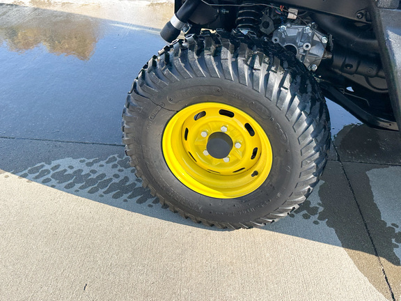 2022 John-Deere 835M