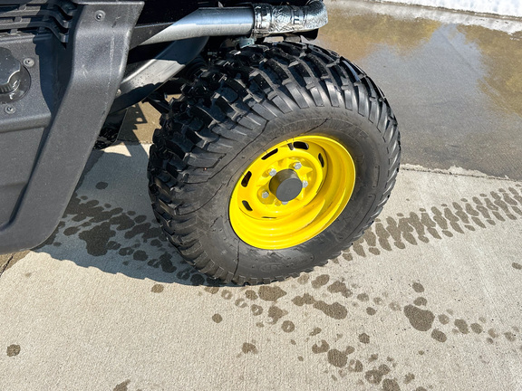 2022 John-Deere 835M