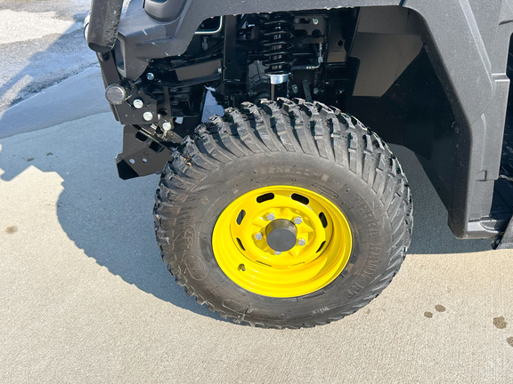 2022 John-Deere 835M